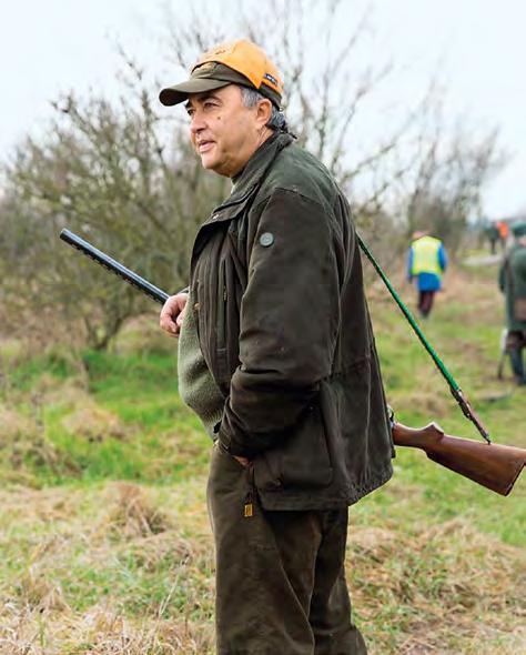 poľovníci vzdajú úctu ulovenej zveri. Zver sa pri výrade poukladá vedľa seba na pravý bok a podľa poľovníckych zvyklostí sa zver na výradisku nesmie prekračovať.