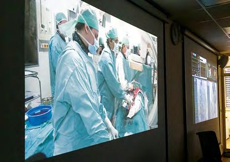 Pacienti s nejčastěji operovanou srdeční vadou aortální stenózou se tak budou moci mnohem častěji vyhnout velké chirurgické operaci srdce, kterou bude u více pacientů možné nahradit metodou TAVI.
