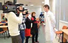 primář MUDr. Pavel Přikryl, Ph.D., odpovídá médiím la chodit. Navíc je extrémně náchylná ke zlomeninám, které si může způsobit například i sundáním ponožky. Celkem už dívka měla asi dvacet zlomenin.