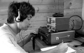 Z RADIOAMATÉRSKÉHO SVĚTA Expedice Ogasawara 2002 až 2003 Jan Sláma, OK2JS V druhé polovině letošního roku se nebývale zvýšila aktivita japonských radioamatérů z ostrovů Ogasawara.