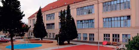 Organizujeme projektové dny. Na škole je školní poradenské pracoviště. Na výuku 1. a 2. tříd je možné se přijít podívat kdykoli po telefonické dohodě.