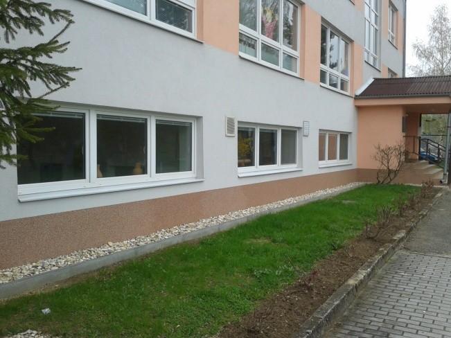 dveří.