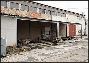 12 11) Ocelový přístřešek u jižní haly na poz. parc. č.
