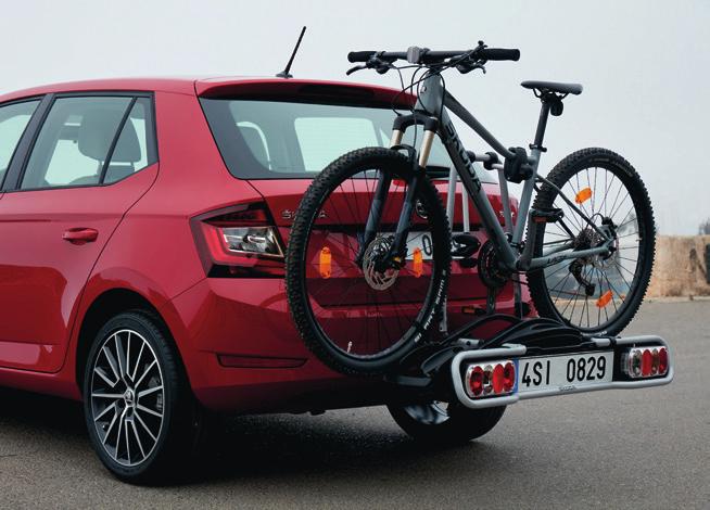 50 51 Užitnou hodnotu Vašeho vozu ŠKODA FABIA výrazně navýší odnímatelné tažné zařízení ze sortimentu ŠKODA Originálního příslušenství.