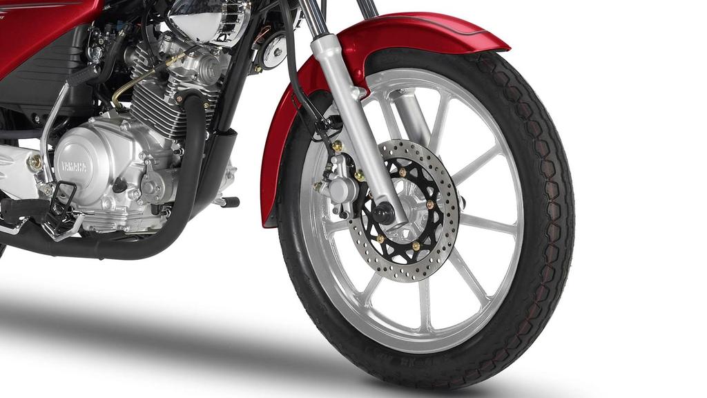 Vysoká řidítka Model YBR125 Custom je postaven pro bezstarostnou, pohodlnou jízdu.