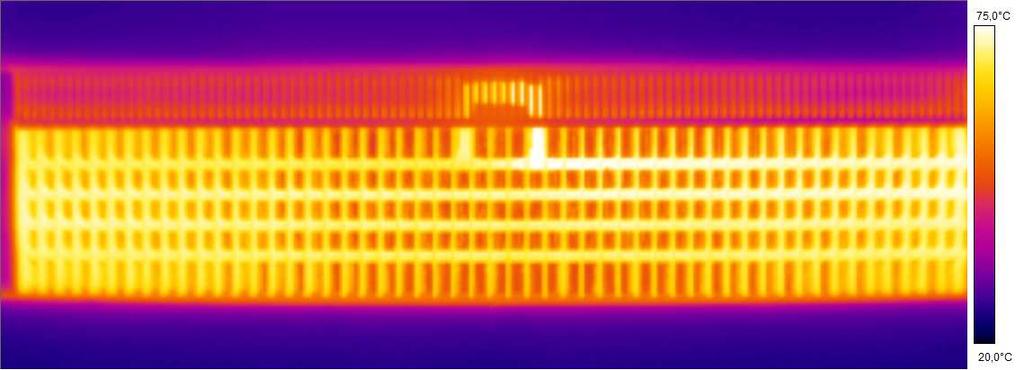 Obr. 9 Termogram snímání podlahového otopného tlesa v normále za jmenovitých podmínek 75/65/20 C a ustáleného stavu Zdánlivá nerovnomrnost teplotního pole u