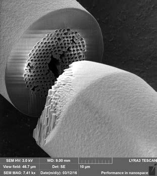 10 µm Kyselinou vyleptaná vnitřní část vlákna 500 µm Duté optické vlákno (a) (b) (c) 10 µm Obrázek 3.
