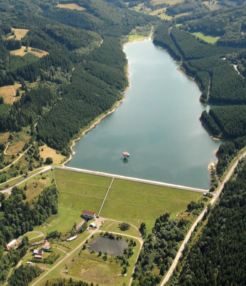 Vodárenská nádrž Karolinka Tok: Velká a Malá Stanovnice Uvedení do provozu: 1985 Celk.