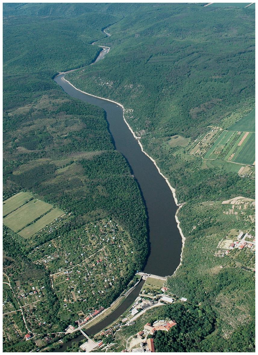 Vodárenská nádrž Znojmo Tok: Dyje Uvedení do provozu: 1966 Celkový objem: 4,29 mil.