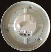 Ve svítidle je propojovací svorkovnice. Do svítidla je možnost použít žárovky nebo pouze speciální úsporné zářivky do 14 W určené pro časté spínaní, např. OSRAM DULUX FACILITY.