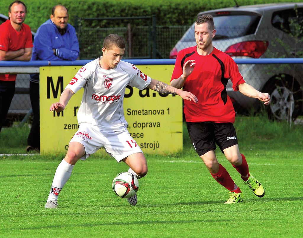 STRANA 6 TLAPNET KRAJSKÝ PŘEBOR Pardubické béčko vyučovalo v Moravanech PARDUBICE - Holice porazily Moravskou Třebovou až na penalty a ztratily vedoucí pozici v krajském přeboru, Přelouč padla v