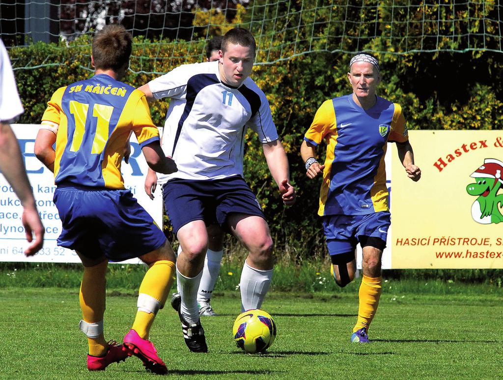 STRANA 7 PERNŠTEJN OKRESNÍ PŘEBOR Boj o záchranu se nadále zamotává Srch - Křičeň 3:0 (:0). Branky: 4 vlastní (Malý), 4. Hurta,. Vojíř. SRCH: Mičjan - Beran, Mládek, Doležal, Nikl (4.