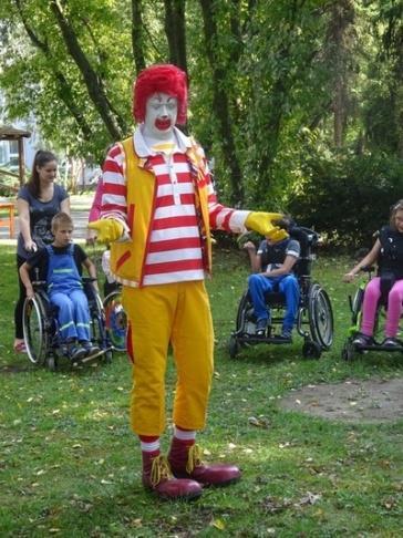 Klaun z MC Donaldu Začátek školního