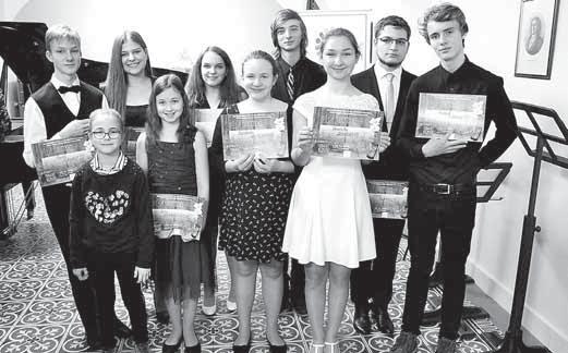 pfiedstavili Barbora Veãefiová (pfiíãná flétna), Matûj Rampula (violoncello) a Barbora Peterková (klavír).