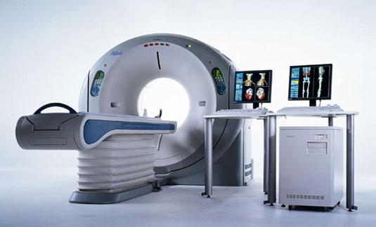 2 VÝPOČETNÍ TOMOGRAFIE Výpočetní tomografie je velmi rozšířená vyšetřovací metoda v medicíně. Přestože je stále dosti drahá, stala se standardem, využívaným v diagnóze velkého množství různých nemocí.