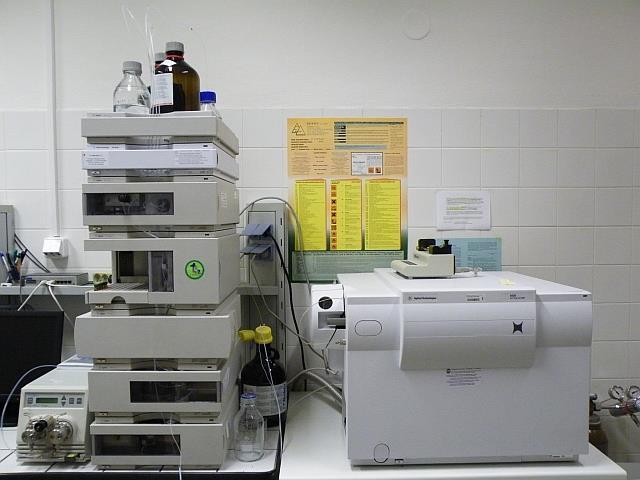 spektrometrem Agilent 6320 Series Ion Trap LC/MS