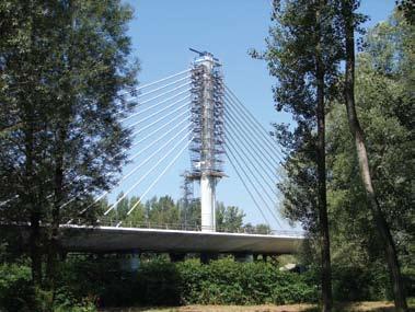 firemní blok Téměř padesátimetrový pylon dálničního mostu na D 47 Powerpanel H 2 O s certifikátem ETA Společnost Xella Trockenbau- Systeme získala v roce 2003 jako první v Evropě certifikát ETA