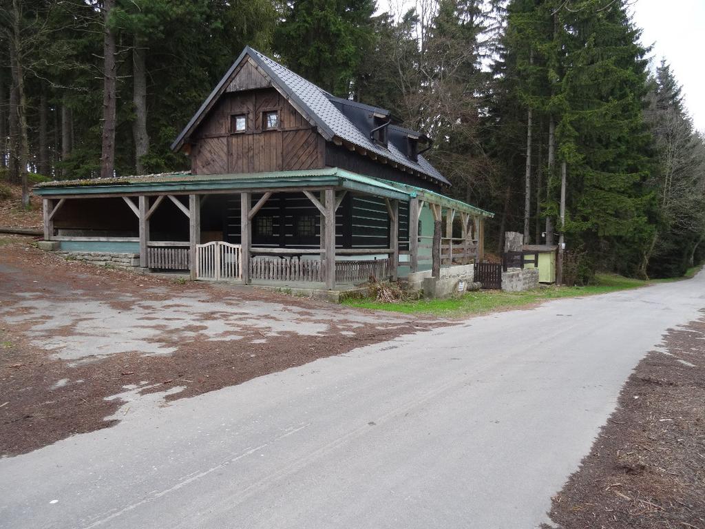 3- Řásná - kiosek u Aifela.
