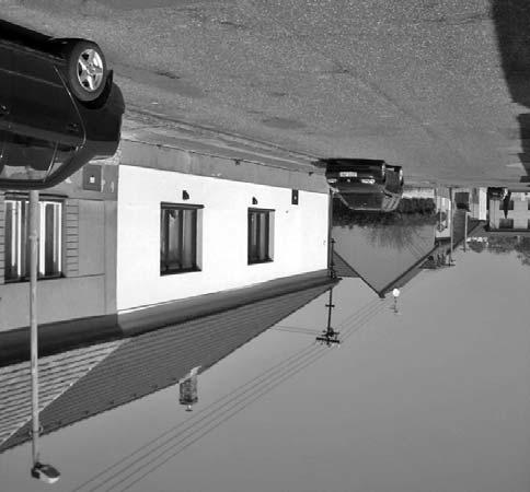 Fučíkův odkaz sice byl mnohdy deformován, ale jeho vlastenectví a protifašistický odboj byly nepopíratelné. Nábřeží počátkem 20. století od kamenného mostu s dřevěnou lávkou.