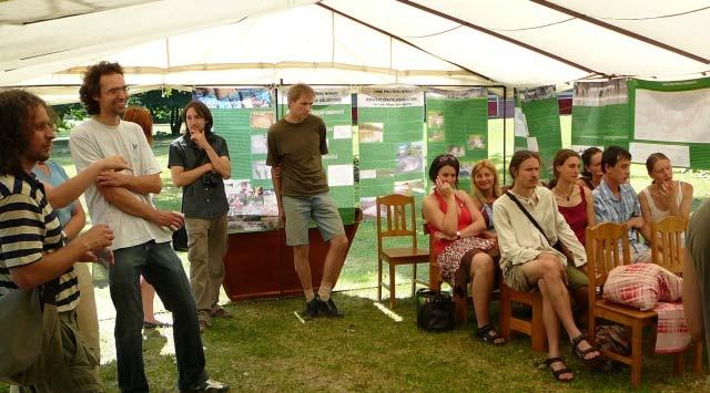 3.2 Den Dunaje Výroční zpráva Unie pro řeku Moravu za rok 2008 V roce 2008 uplynulo již čtrnáct let od podpisu Úmluvy o spolupráci pro ochranu a únosné využívání Dunaje.