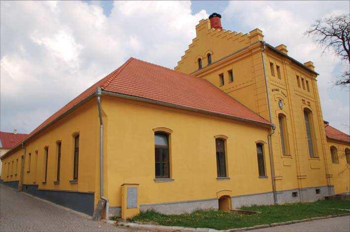zrekonstruovat a výrobní za ízení zmodernizovat.