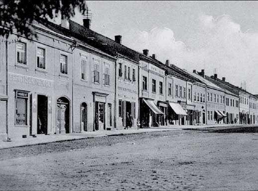 armády na Husově náměstí p i vojenských manévrech roku 1938 (archiv KZHP) Pohled na severní stranu dolní