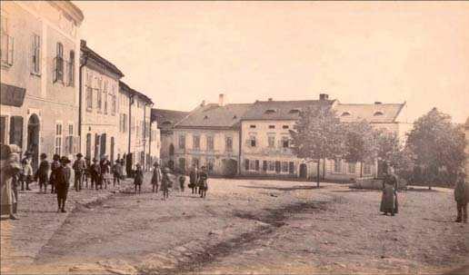 Židovské město, jihovýchodní část horního náměstí; 1885 (foto Jind ich Krink, archiv JP) Domy v Jungmannově ulici (nyní Indusova);