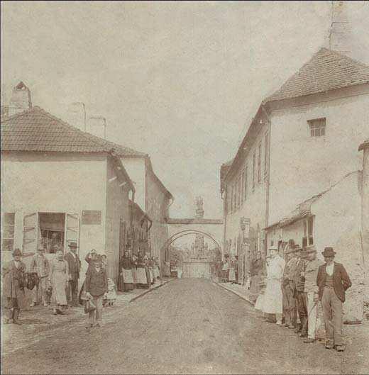 urovnávání spojnice polní Městského muzea v P ibyslavi) cesty od Podleského mlýna na hlavní cestu k Záborné nad Horním městem v roce 1855.
