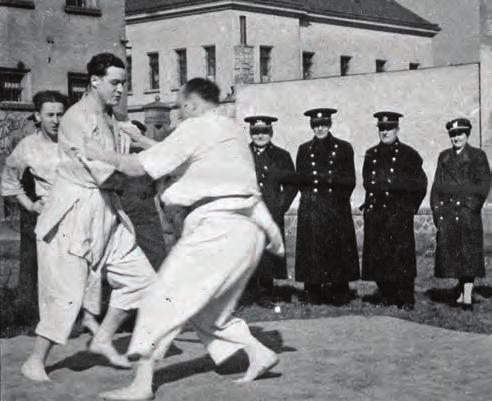 století již působili ve vězeňských zařízeních na území Čech, Moravy a Slezska duchovní, učitelé a lékaři, jejichž činnost naplňovala výchovnou funkci trestu, humanizovala podmínky věznění a dávala