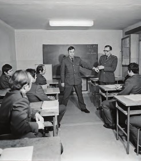 pedagogiky a psychologie, jejichž výuku si vynutila praxe. Je třeba připomenout, že v 70. a 80. letech činila vězeňská populace cca 21 tisíc vězňů, z nichž 75% byli kriminální recidivisté.