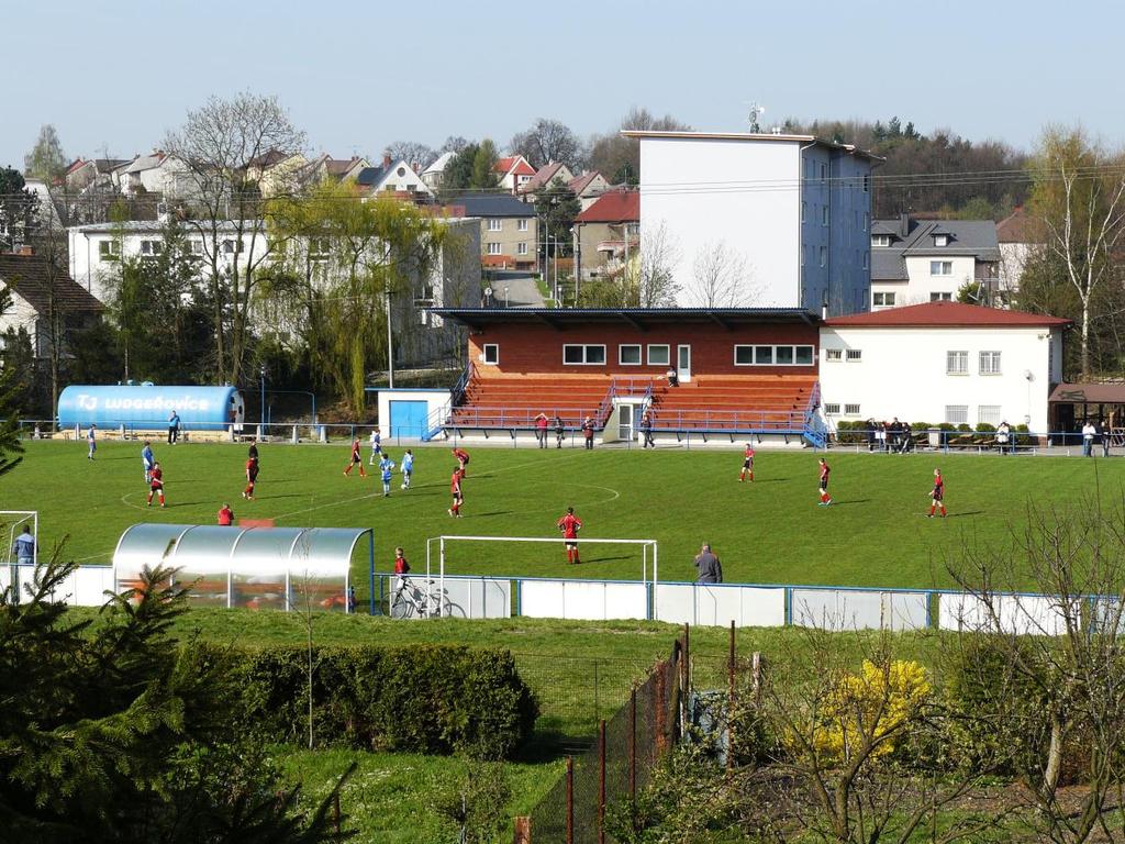 Ze sportovních a společenských akcí na hřišti TJ Příloha č. 4 kroniky obce Ludgeřovice za rok 2011 Z prvního jarního utkání fotbalistů TJ Ludgeřovice v krajské soutěži I.