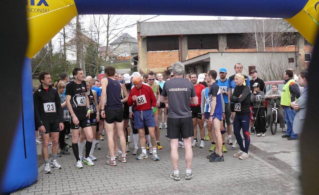 Hlavního závodu se účastnilo 72 běžců, kondičního běhu 5 běžců. Závodníci byli ze širokého okolí a také z Polska. Všichni závod úspěšně dokončili.