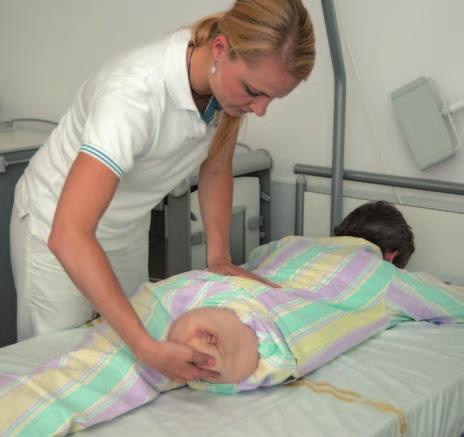 Hygiena pahýlu Polohování bércového pahýlu Polohování a protahování stehenního pahýlu ve spolupráci s fyzioterapeutkou Posilovací cvičení s