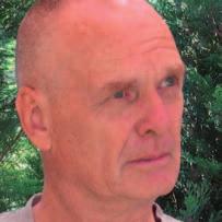 Jan D., 61 let Jsem soběstačný a jsem bez bolesti Při rekonstrukci chalupy se se mnou zlomil žebřík a já jsem si způsobil tříštivou zlomeninu patní kosti.