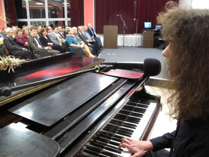 V tomto školním roce byli již tradičně odměněni nejlepší studenti gymnázia.