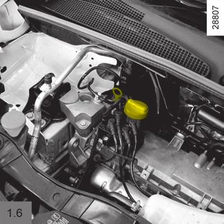 Hladina motorového oleje: doplnění, plnění (1/2) 4 5 4 4 5 5 Doplnění a naplnění Vozidlo musí stát na rovném povrchu, motor musí být zastavený a studený (například ráno před prvním