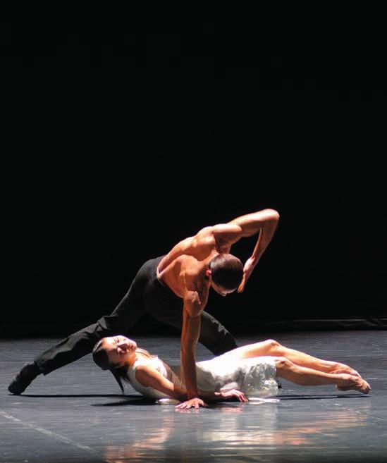 K fotografiím Martina Popeláře připojujeme komentáře choreografky a pedagožky Marcely Benoniové. Pátý ročník mezinárodního baletního galakoncertu uvedeme 28. března 2018 v Divadle Antonína Dvořáka.