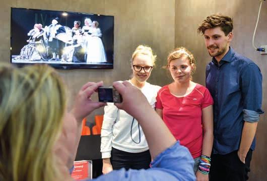 Foto Martin Kusyn Novou výstavu v Galerii současné malby ve foyeru Divadla Antonína Dvořáka připravil umělec Vladimír Merta.