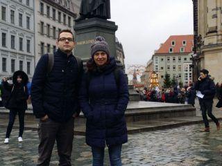 Drážďanech též na výletě, aby s ní zapózovali.