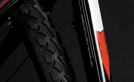 / SIZE 19" / 21" 11,9 kg 4E CROSS CARBON FRAME TECHNOLOGY SUNTOUR AIR SUSPENSION ON ROAD OFF ROAD COMFORT CYCLING Krosová kola THERAPY na karbonových