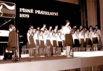 Ve druhé polovinû 80. let zaãalo do R mafiova zajíïdût také praïské Divadlo Járy Cimrmana.