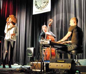 Na popud ãesko-slovensko-amerického muzikanta byl totiï zaloïen místní jazzov klub. Prvním oficiálním koncertem Jazzclubu SVâ bylo vystoupení Petera Lipy na jafie následujícího roku.