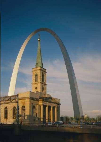 Rovinně zkřivený nosník Gtewy Arch,