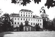 zamilovala při natáčení komedie U pěti veverek (1944). Ještě v pokročilém věku se ráda vracela, jak sama říkala v rozhlase, pokaždé se těšila, že objeví za ro- hem něco nového.
