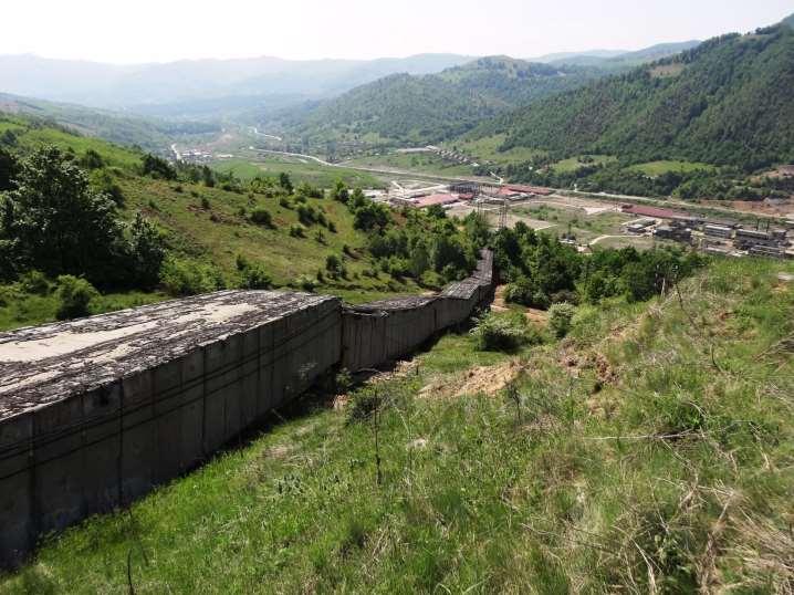 Kouřovod nejsložitější část díla, použité materiály různé, dle dostupnosti a stáří (kámen, cihly, beton, zastřešení často krytinou plech,