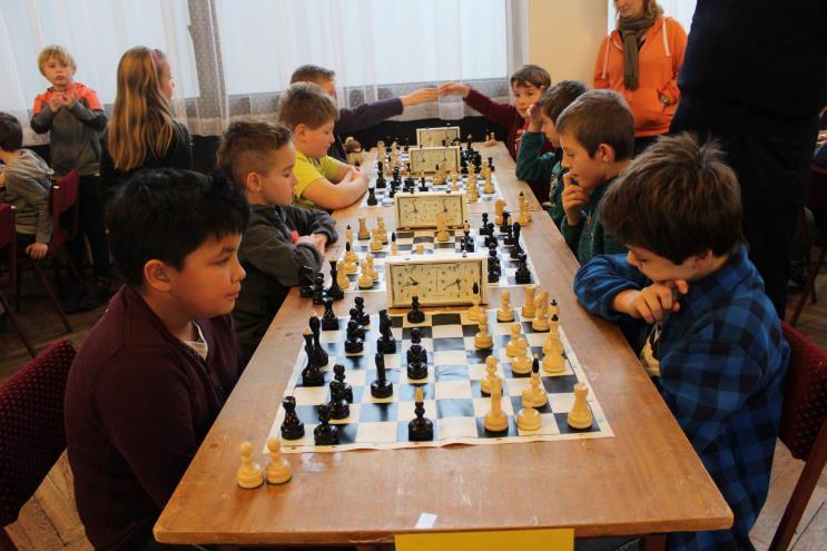 místo v nejmladší kategorii. O čtrnáct dní později postoupili do krajského kola v Neratovicích. Šachový turnaj se pořádal 14.