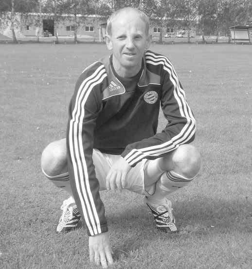 SPORT 21 Do každého zápasu jdu naplno Fotbalista Petr Ševčík obléká drslavický dres už šestnáct let.