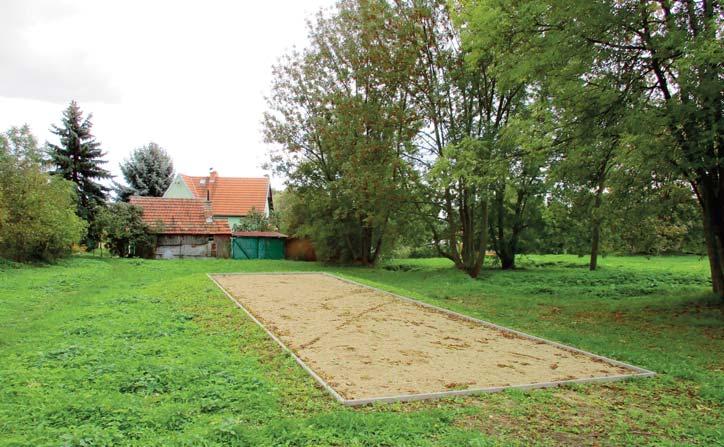 průtahu obcí Oprava koryta Pétanquové hřiště V rámci rozšíření zámecké zahrady bylo v dolní části