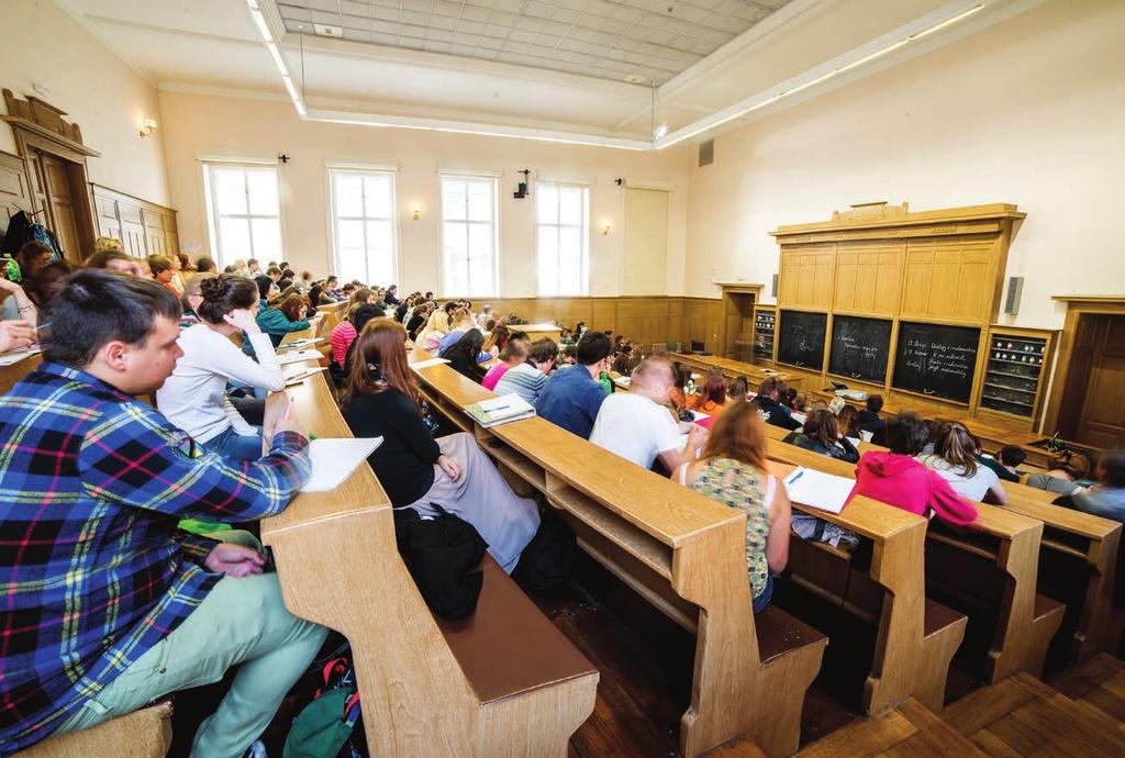 22 zkouškou. Naši absolventi magisterského studia bez problémů nacházejí uplatnění jako učitelé na SŠ, a to často již během studia.