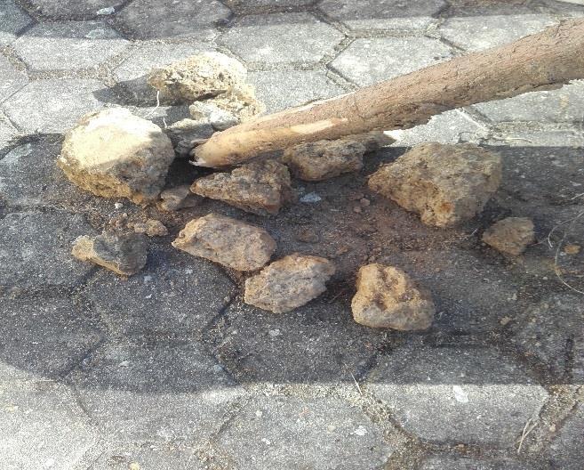 Její zdroj máme v blízké škole, nebylo tedy třeba nosit si vodu ze studně či řeky, jako tomu bylo v dobách středověku. Ohniště se nejprve vhodně postavilo na sucho z nahromaděných kamenů.